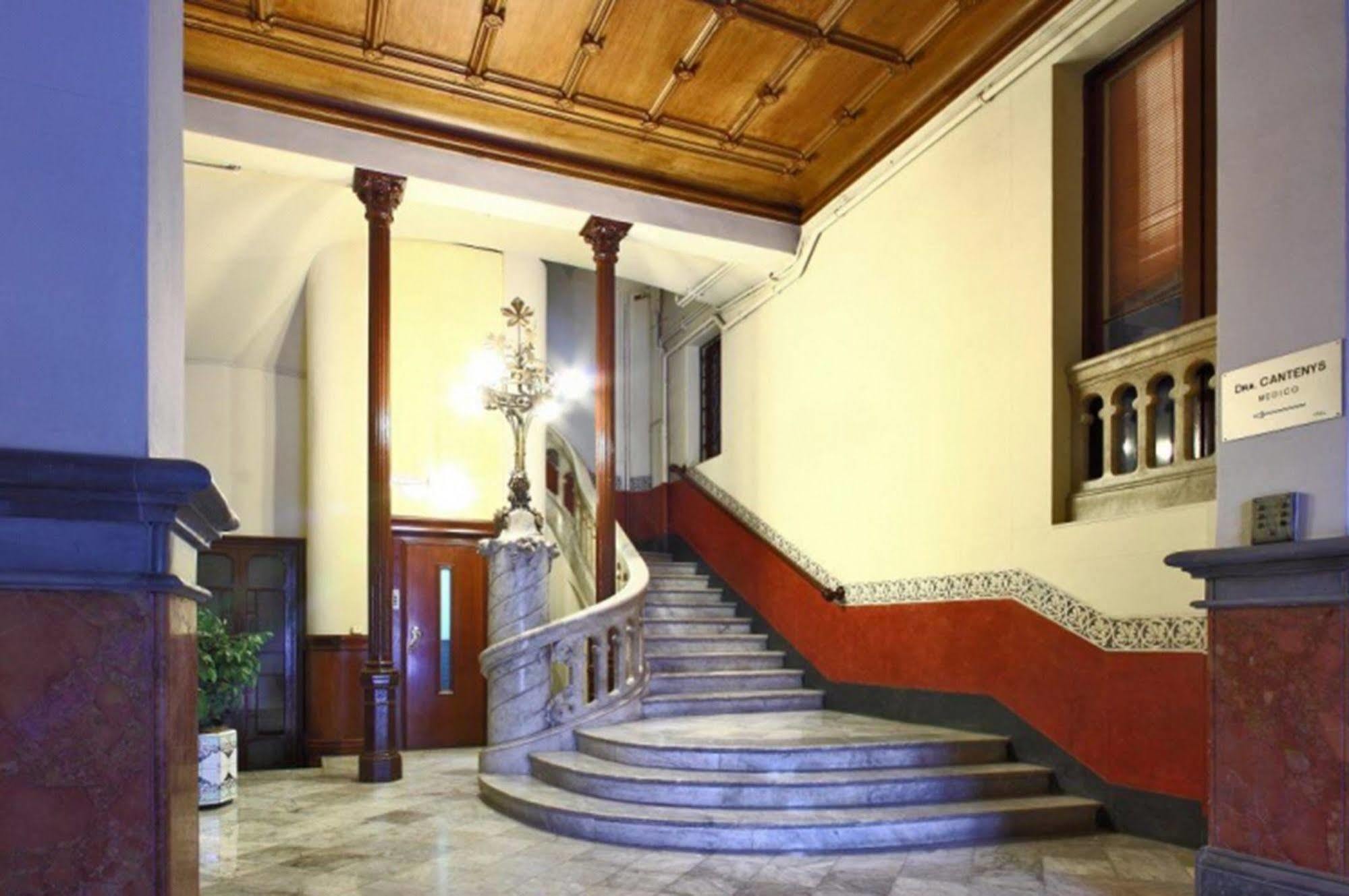 Hostal Barcelona Centro Luaran gambar
